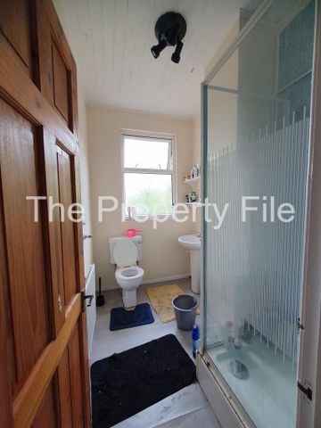 4 bedroom terraced house to rent - Photo 4