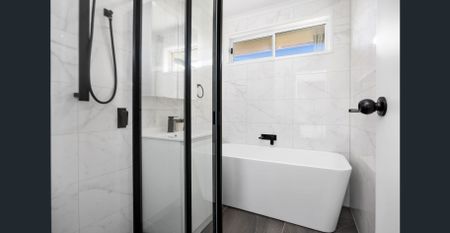 Beautiful 3 Bedroom Home - Photo 4