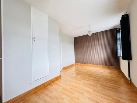 105 East Way, Rathcoole, - Photo 2