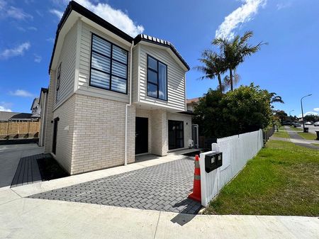 Shamrock Park, BRAND NEW 4bedrooms 2.5bathroom - Photo 3