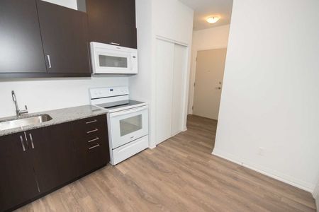 For Lease - 30 Meadowglen Place Unit# 813, Toronto, Ontario - Photo 5