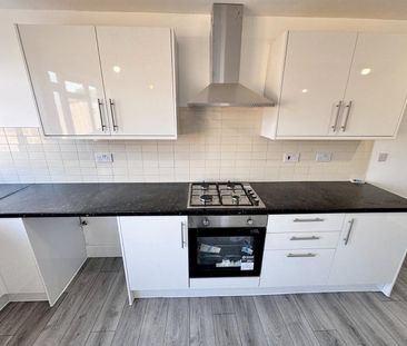 CHEVERAL Avenue, Coventry, CV6 - Photo 4