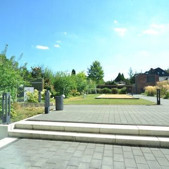 Modern möblierte Wohnung mit großer Terrasse in ruhiger, grüner Umgebung - Foto 1