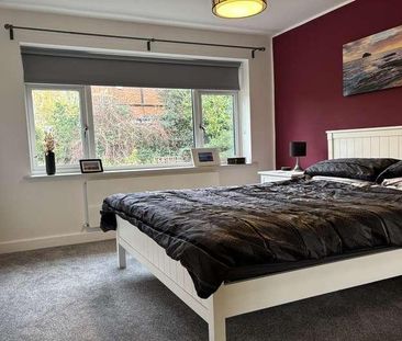 Mead Close, SL7 - Photo 2