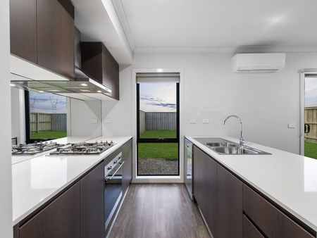 55 Cetona Street, Fraser Rise VIC, Belconnen - Photo 5