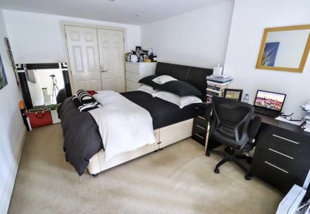 4 bedroom flat to rent - Photo 5
