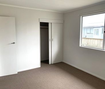 Charming 3 bedroom Home Paraparaumu Beach - Photo 3