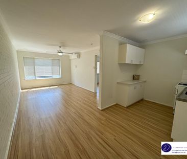 Centrally Located One Bedroom Apartment! - Photo 2