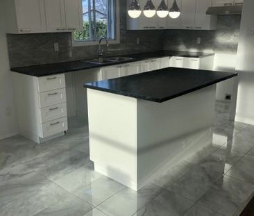 Très Grand 3 1/2 Style Condo +1 Espace à Bureau (télétravail) à Ste... - Photo 1