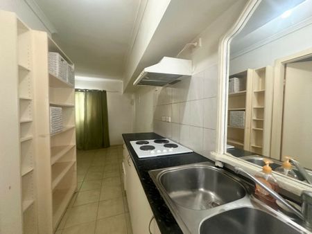 1 Bedroom Granny Flat! - Photo 2