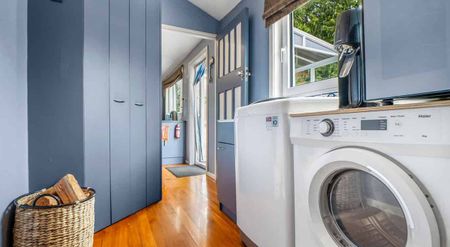 9 month rental-3 bedrooms with double garage - Photo 2