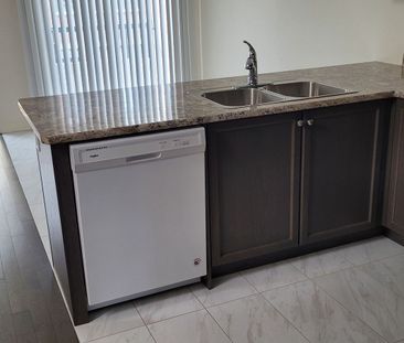 For Lease - 192 Tango Crescent, Newmarket, Ontario - Photo 5