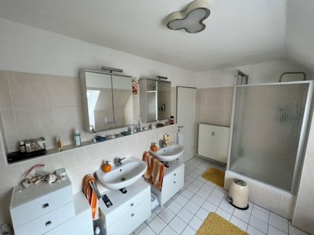 Moderne und helle 3 Zimmer-Maisonettewohnung mit Dachterrasse in schöner Wohnlage! - Foto 2