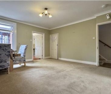 4 bedroom semi-detached house to rent - Photo 2