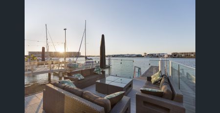 Modern Executive Waterfront Residence - Photo 4