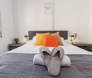 Calle Martínez de la Rosa, Málaga, Andalusia 29010 - Photo 5