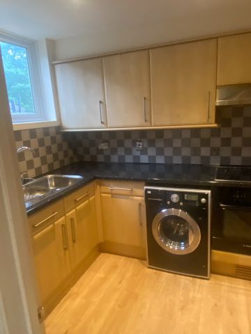 1 Bed Flat, Elm Court, SE6 - Photo 4