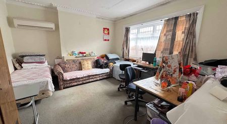 Close to Westfield mall & within good school zones - Photo 3