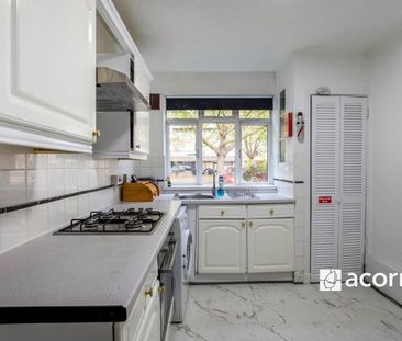 Flat to rent - Beaconsfield Road, London, SE17 - Photo 1