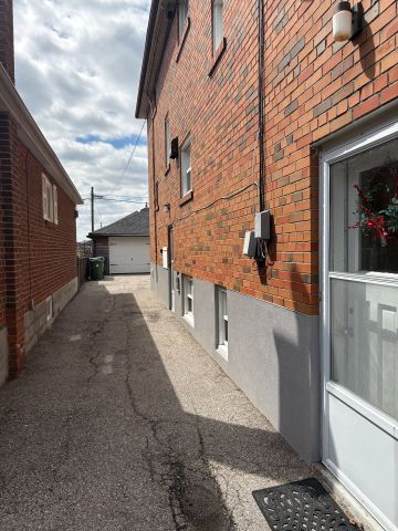 For Lease - 62 Richardson Avenue, Toronto, Ontario - Photo 4
