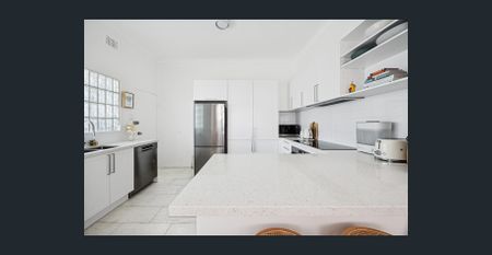 HOUSE-SIZED BOUTIQUE APARTMENT WITH NORTHERLY GOLF VIEWS - Photo 3