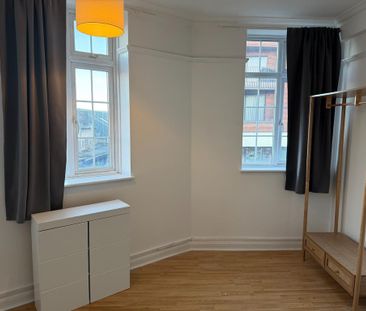 3 bedroom flat to rent - Photo 5