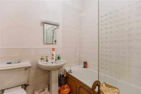 3 bedroom apartment to rent - Photo 2