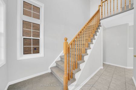 Detached Home For Lease | W8147264 - Photo 5