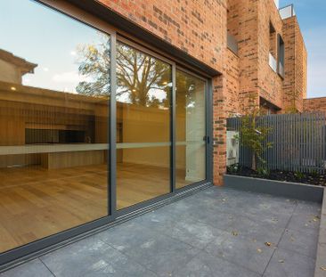 Cutting Edge Luxury Living - Photo 2
