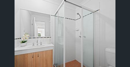 Spacious Family Home with Solar Panel System & new timber flooring& 5 AIR-CONS in a Quiet, Private Location - Photo 4