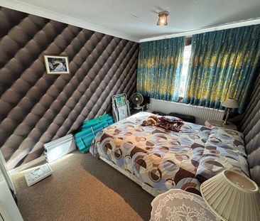 4 bedroom detached house to rent - Photo 3