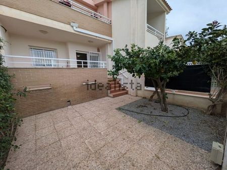 Alquiler de chalet adosado en Calle Nectarina - Photo 3