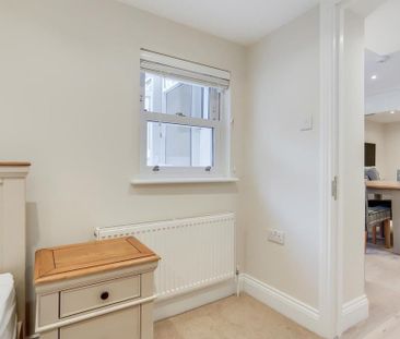 3 bedroom flat to rent - Photo 6