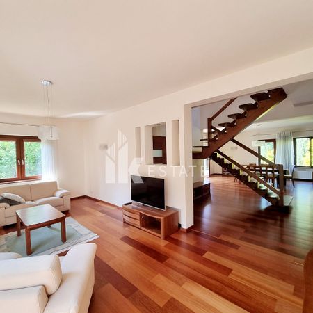 Wyjątkowy dom z pięknym ogrodem w Osowie - Zdjęcie 3