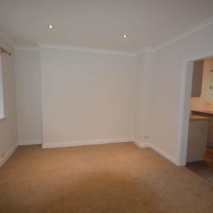Drummond Gardens, Epsom, Surrey, KT19 8RP - Photo 1