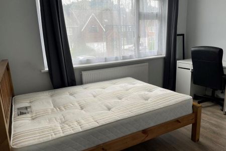 6 bedroom detached house to rent - Photo 5