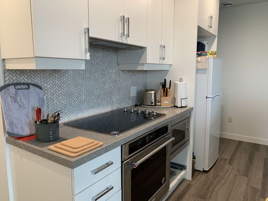 For Lease - 479 Charlton Avenue Unit# 407, Hamilton, Ontario - Photo 1