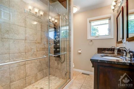 For Lease - 2678 Ulster Crescent, Billings Bridge - Riverside Park and Area, Ontario - Photo 2