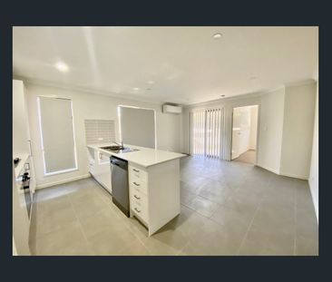 Modern Living in Quiet Corner - Photo 6