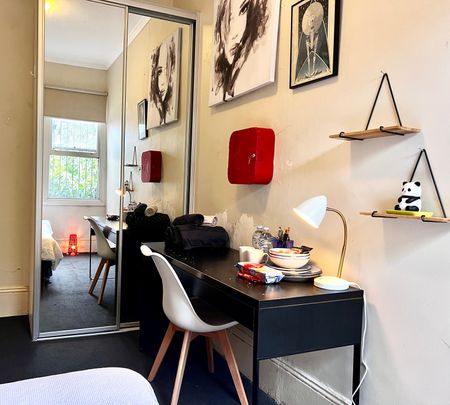 Redfern - Photo 1