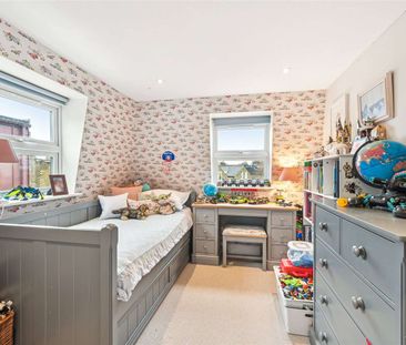 A charming five bedroom family home close to Battersea Park. - Photo 6