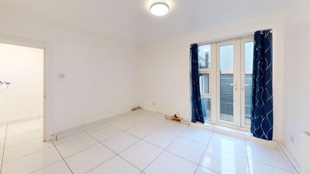 3 bedroom flat to rent - Photo 3