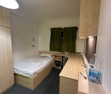 Room in a Shared Flat, Aston St, B4 - Photo 2