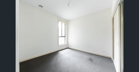 Room By Room Leasing - Only 4 Bedrooms Remaining - Photo 2