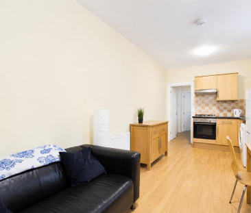 1 bedroom private hall to rent - Photo 2
