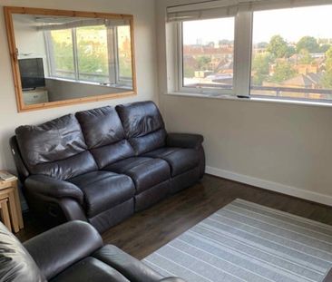 Room in a Shared Flat, Tarves Way, SE10 - Photo 1