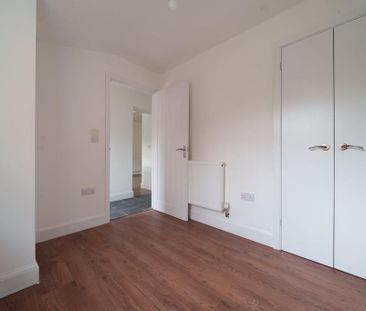 4 bedroom semi-detached house to rent - Photo 4