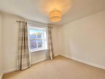 4 bedroom detached house to rent - Photo 5