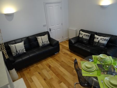 3 Double Bed Apartment Myrtle Grove Jesmond - Photo 4