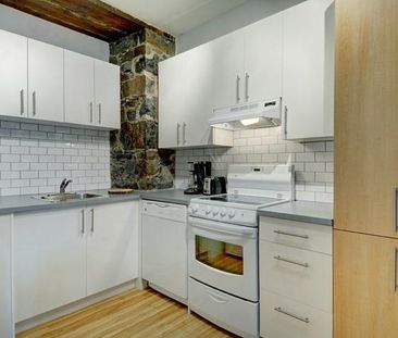 Loft entièrement meublé à louer Vieux-Québec septembre 2025 - Photo 2